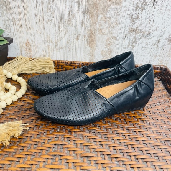 sole bound by baretraps shoes